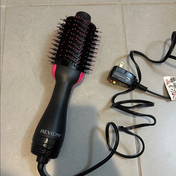 USED ONCE, Revlon Hair Styling Brush - Picture 2 of 5